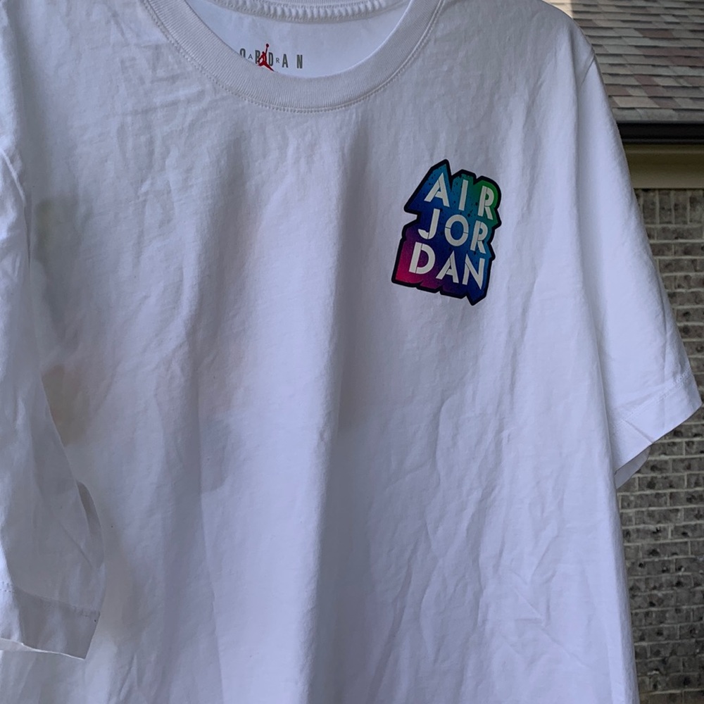 Jordan graphic tee white white no dingy stains no sweat stains on collar
